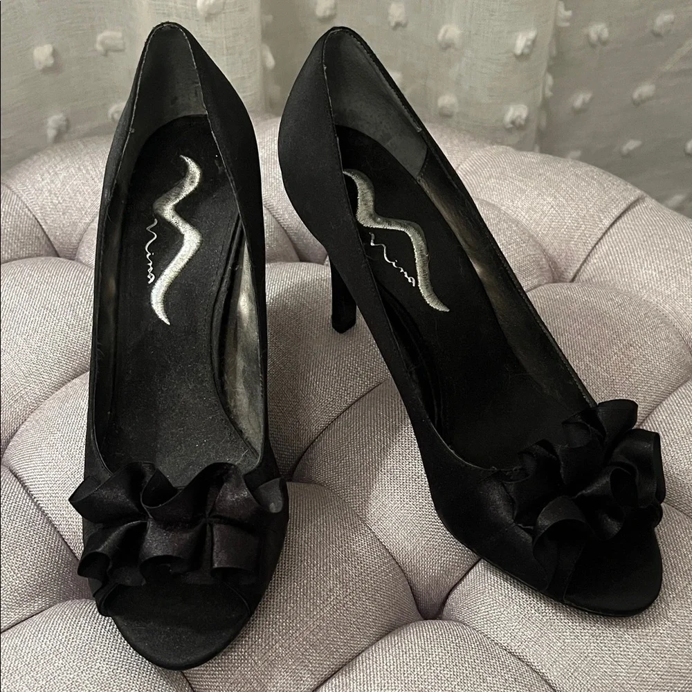 Nina Elegant Black Ruffle Satin Peep Toe Heels Size 9